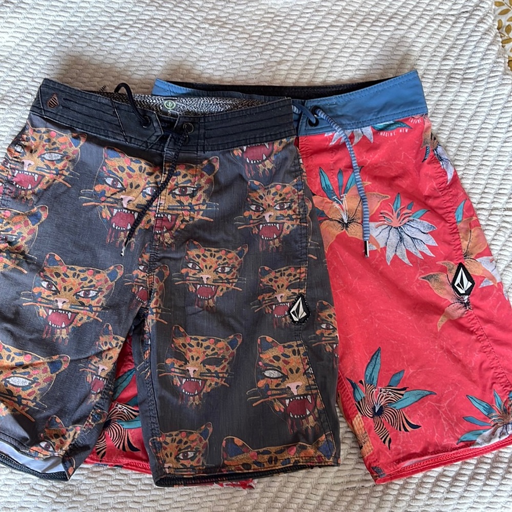Volcom boys surf shorts